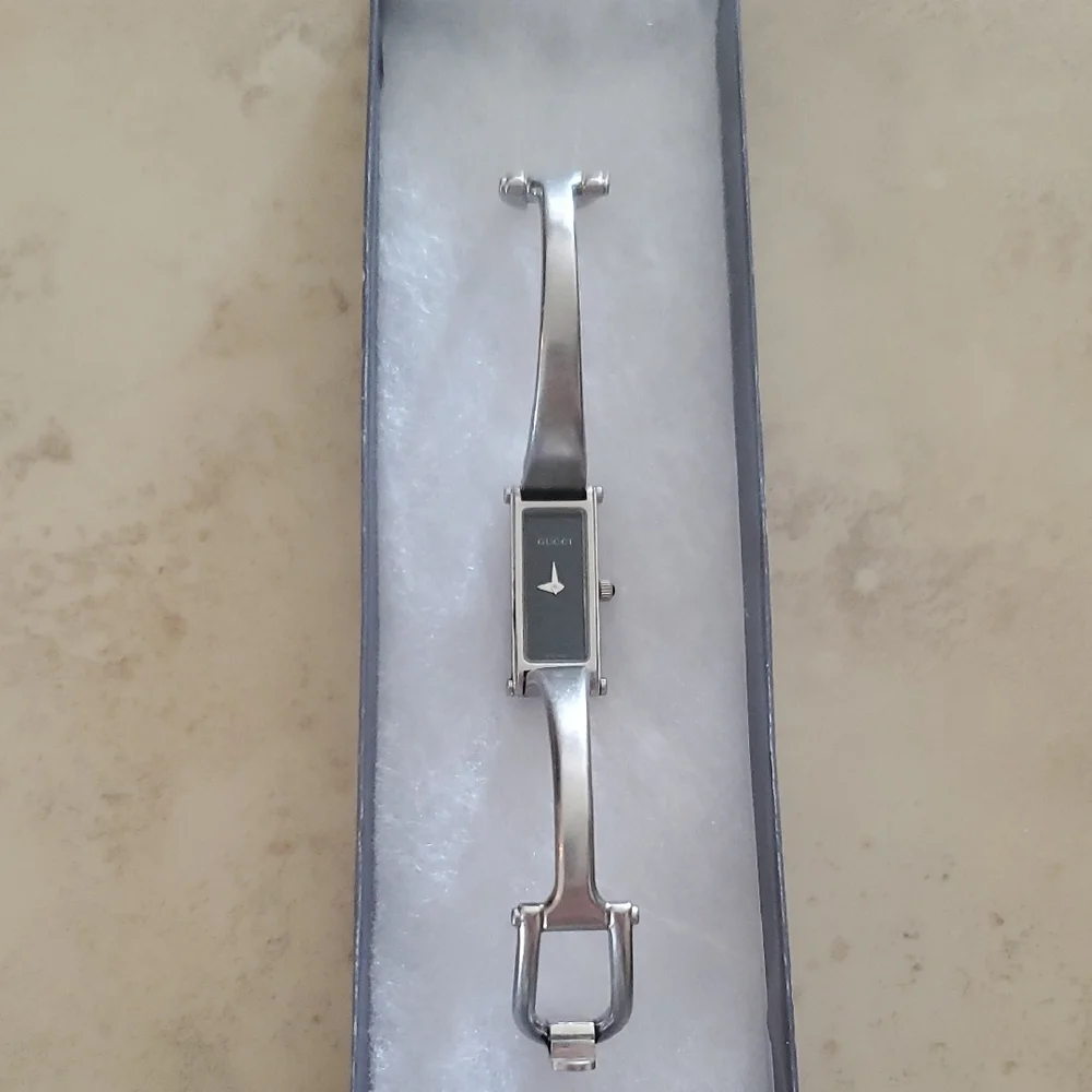 Gucci 1500 L Stainless Silver Watch